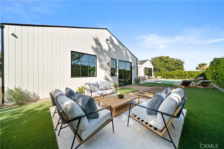 831 Teakwood Road, Los Angeles, California 90049