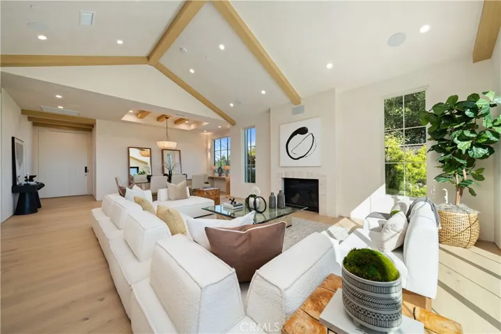 831 Teakwood Road, Los Angeles, California 90049