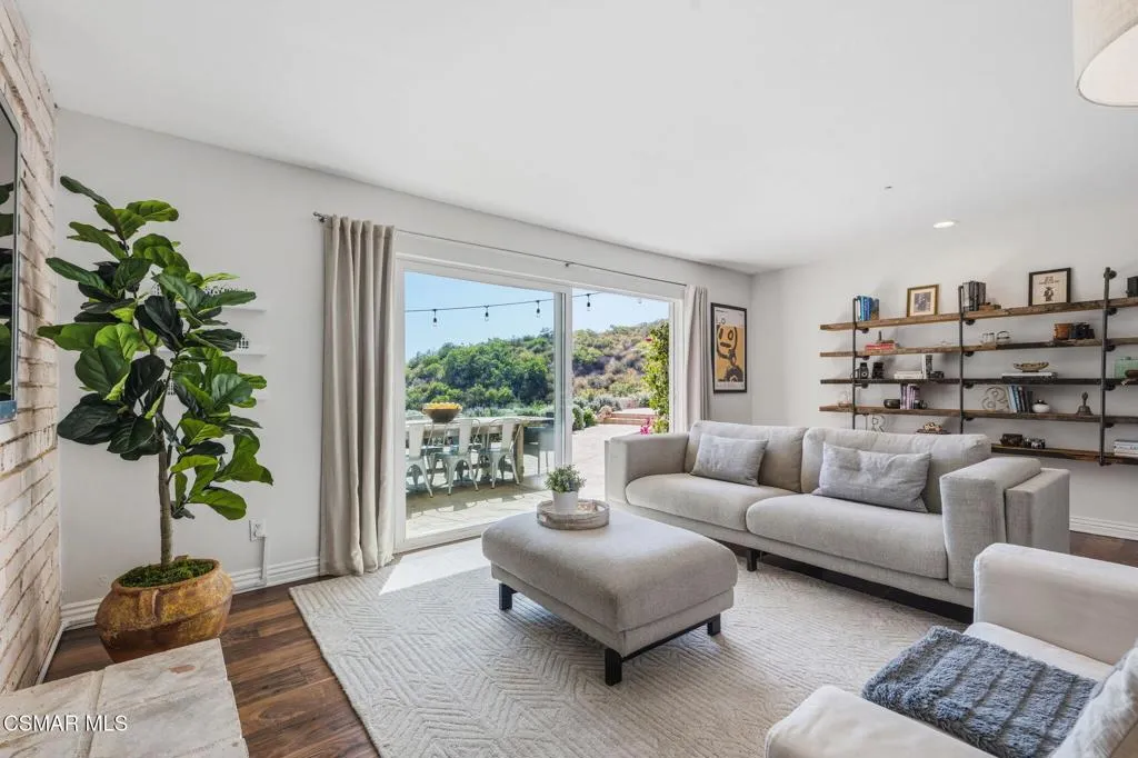 53-web-or-mls-987-brookview-ave