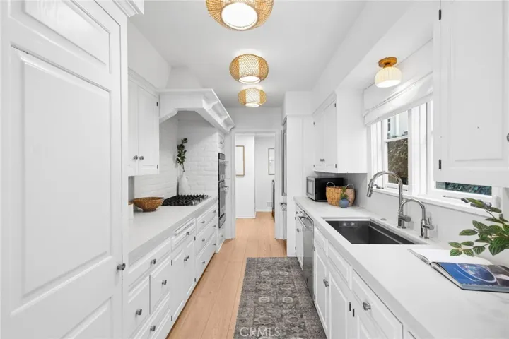 1411 E Bay, Newport Beach, California 92661