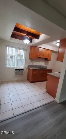 101 E dining area