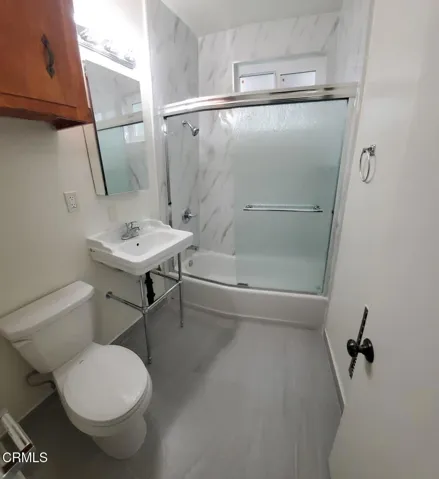 101 E bathroom