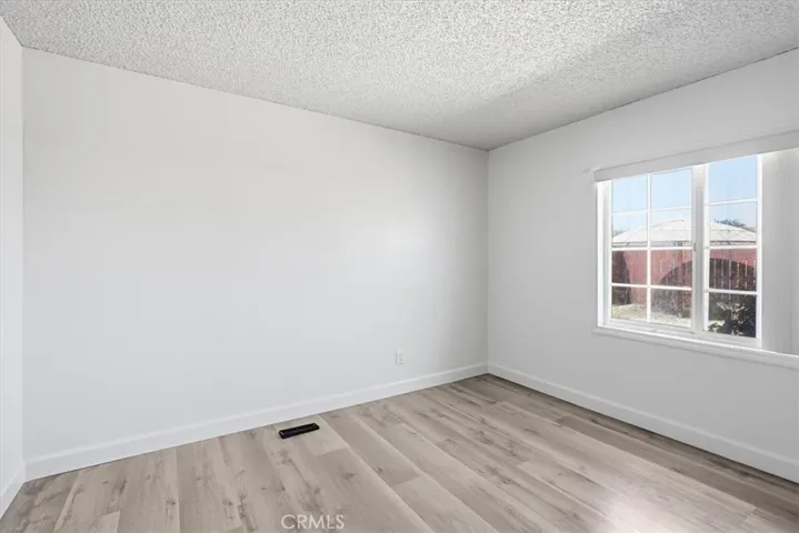 13378 Paramount Road, Phelan, California 92371