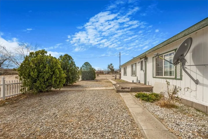 13378 Paramount Road, Phelan, California 92371
