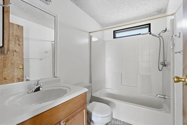 13378 Paramount Road, Phelan, California 92371