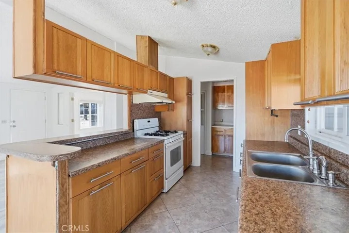 13378 Paramount Road, Phelan, California 92371