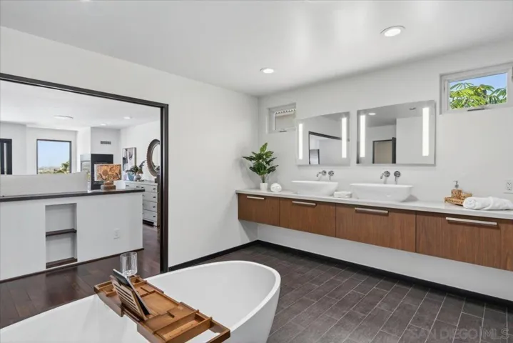 Primary Bath/Spa