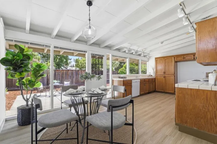 369 Drake Court, Santa Clara, California 95051