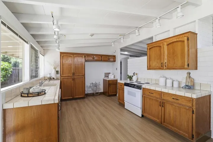 369 Drake Court, Santa Clara, California 95051