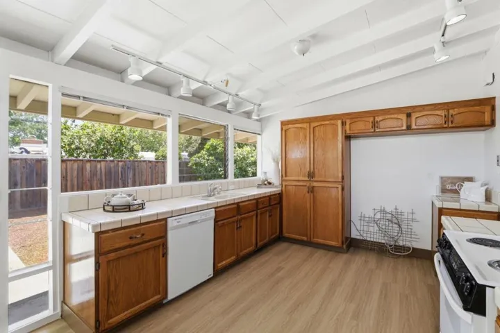 369 Drake Court, Santa Clara, California 95051