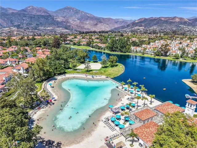 Lago Rancho Santa Margarita is the place to be this summer.