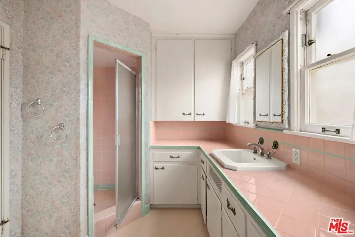 321 17th Street, Santa Monica, California 90402