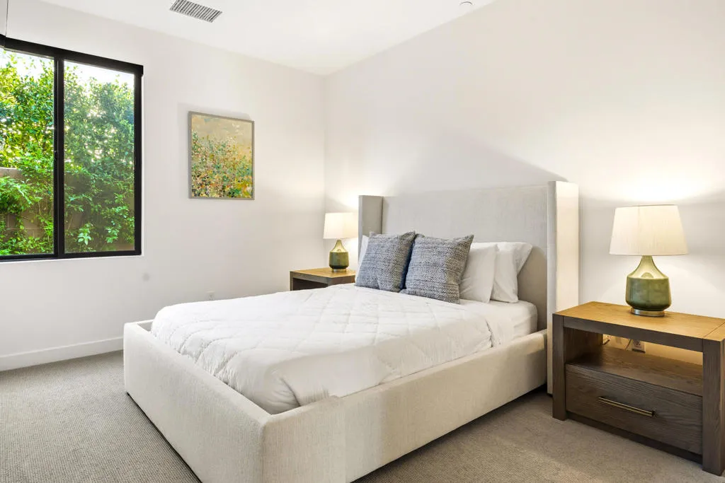 Guest 1 Bed b