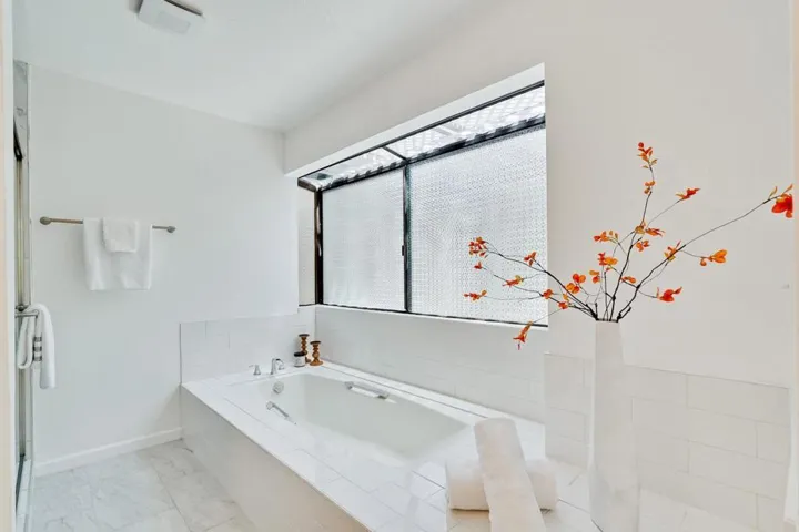 23000 Stonebridge, Cupertino, California 95014