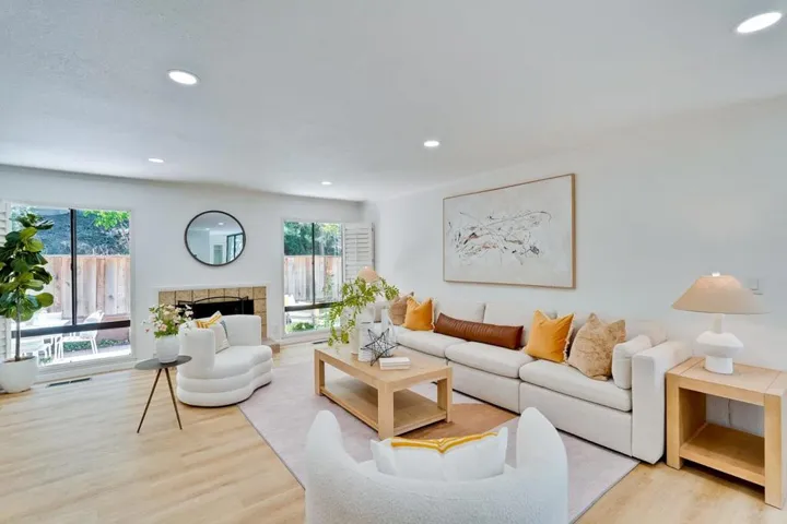 23000 Stonebridge, Cupertino, California 95014