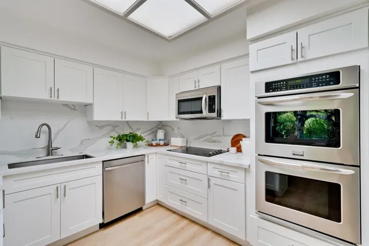23000 Stonebridge, Cupertino, California 95014