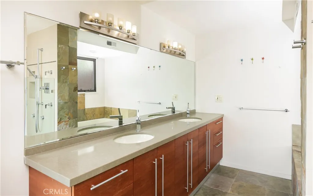 Dual Vanity