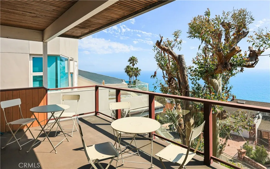 Kitchen and dining Patio