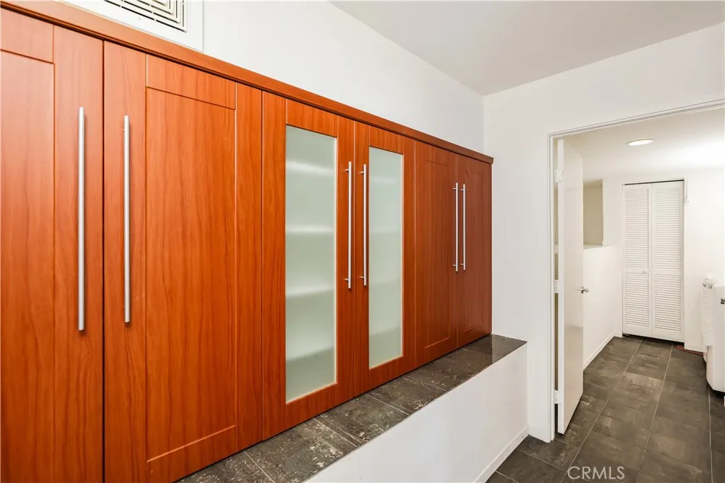3rd Bathroom with laundry- closet space