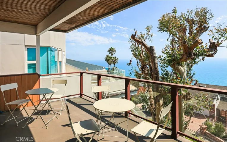 Kitchen and dining Patio
