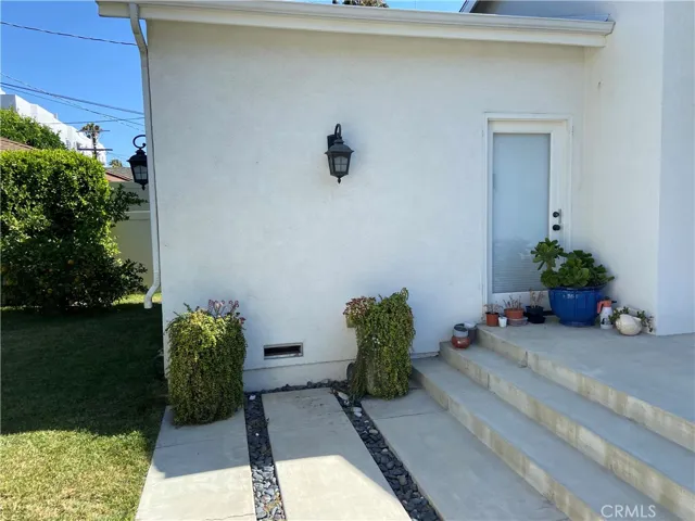 4470 Stansbury Avenue, Sherman Oaks, California 91423