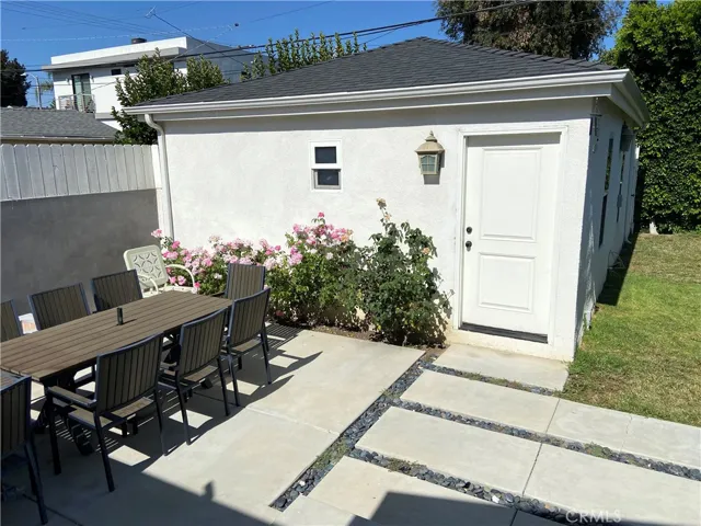 4470 Stansbury Avenue, Sherman Oaks, California 91423