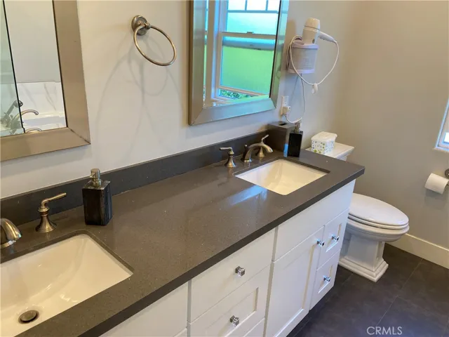 4470 Stansbury Avenue, Sherman Oaks, California 91423