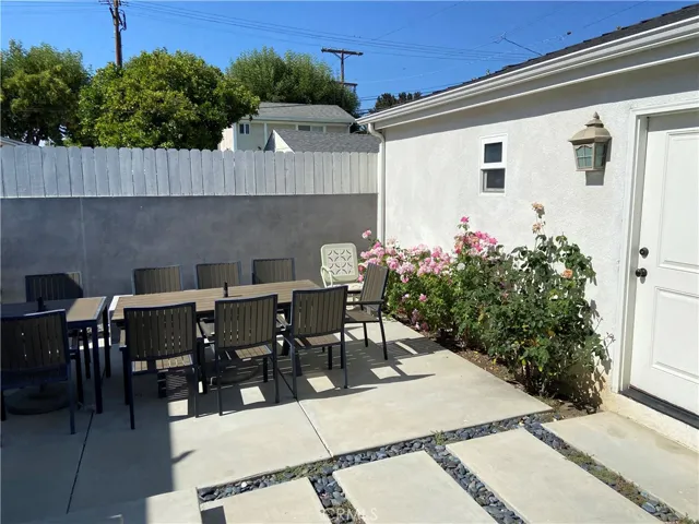 4470 Stansbury Avenue, Sherman Oaks, California 91423