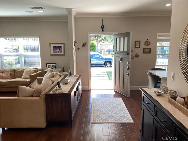 4470 Stansbury Avenue, Sherman Oaks, California 91423