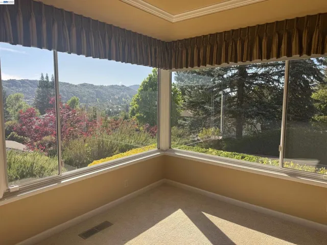 1088 Country Club Dr, Moraga, California 94556