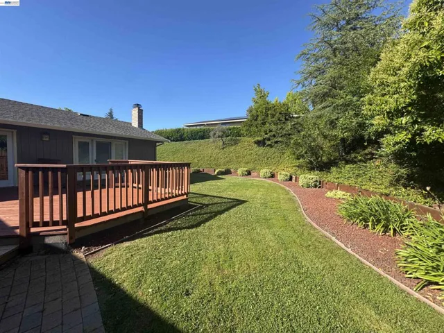 1088 Country Club Dr, Moraga, California 94556