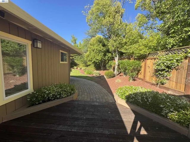 1088 Country Club Dr, Moraga, California 94556