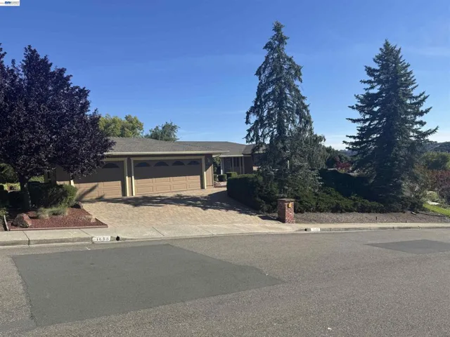 1088 Country Club Dr, Moraga, California 94556