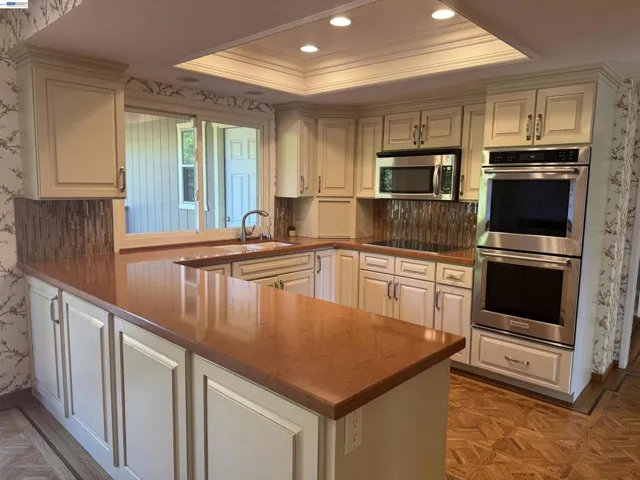 1088 Country Club Dr, Moraga, California 94556
