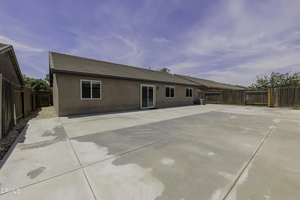 34_back_exterior_4