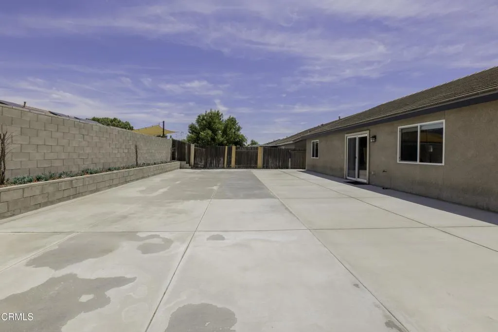 33_back_exterior_3