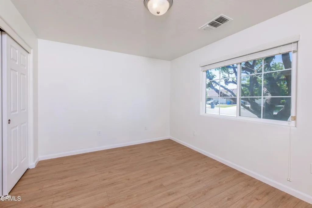 21_bedroom_2