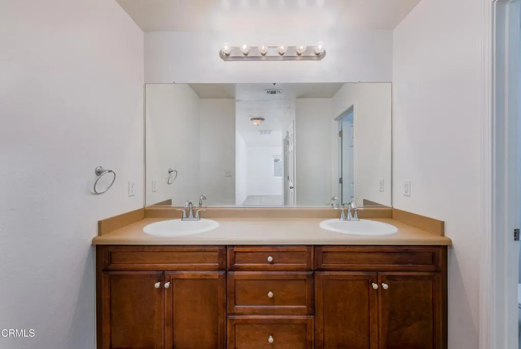 25_master_bathroom_1