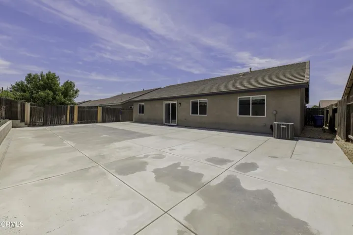 32_back_exterior_2