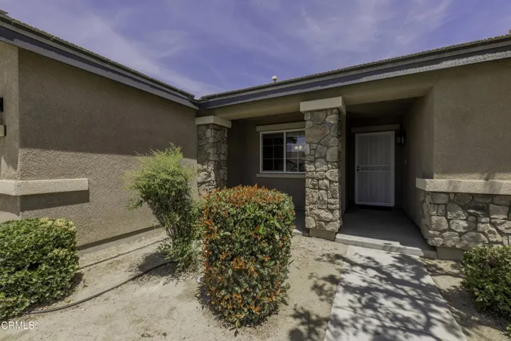 02_front_exterior_1