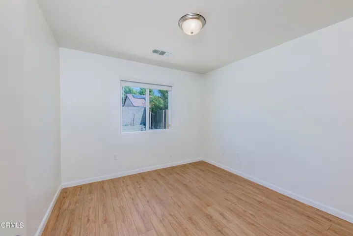 23_bedroom_4