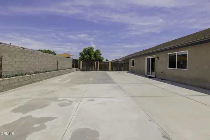 33_back_exterior_3