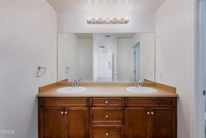 25_master_bathroom_1