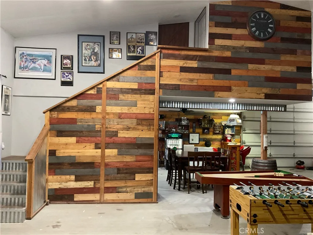 Stairway to 2 upstairs bedrooms