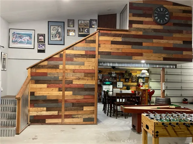 Stairway to 2 upstairs bedrooms