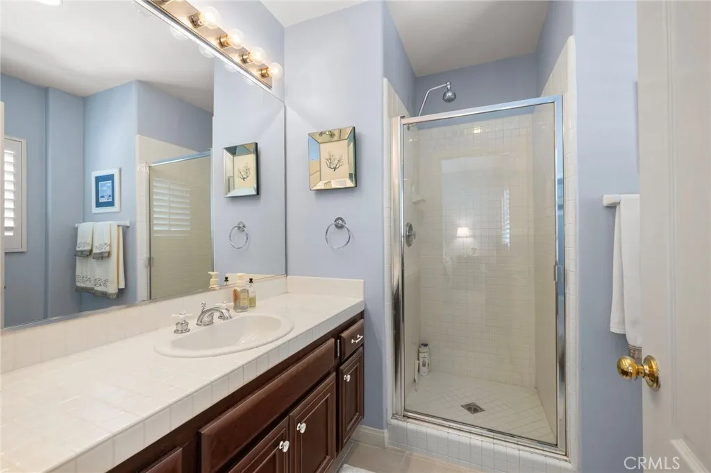 secondary ensuite bathroom