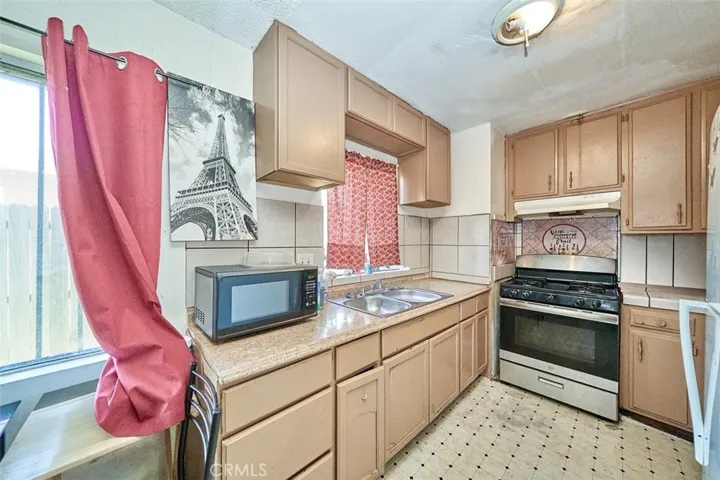 1011 W Avenue H12, Lancaster, California 93534