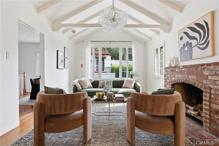 6182 Glen Oak St, Los Angeles, California 90068