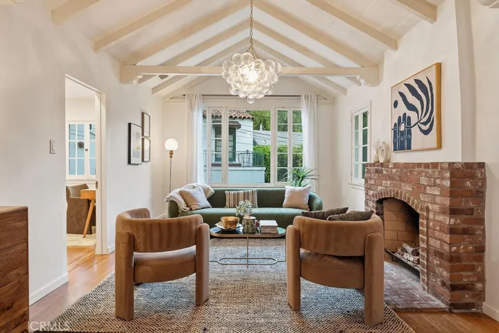 6182 Glen Oak St, Los Angeles, California 90068