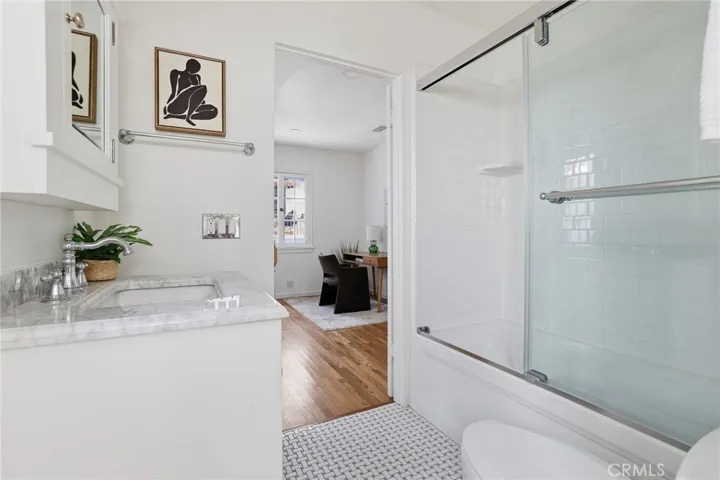 6182 Glen Oak St, Los Angeles, California 90068